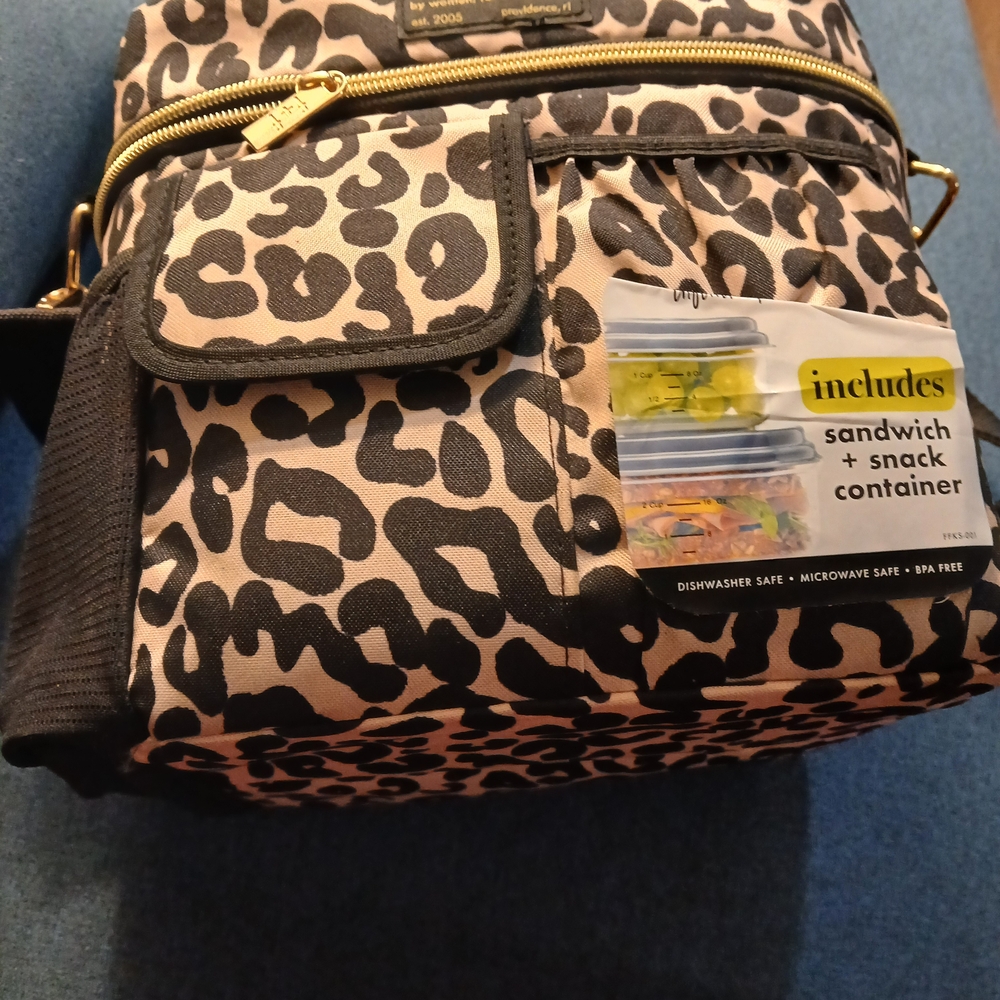Chic Leopard Print Lunch Bag with Black Accents